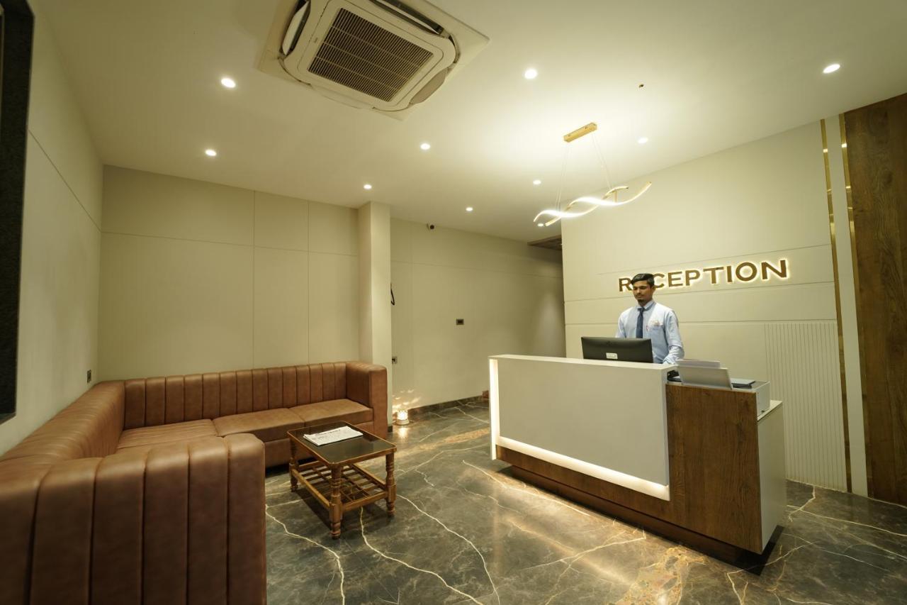 Hotel Laksh Raipur  Bagian luar foto