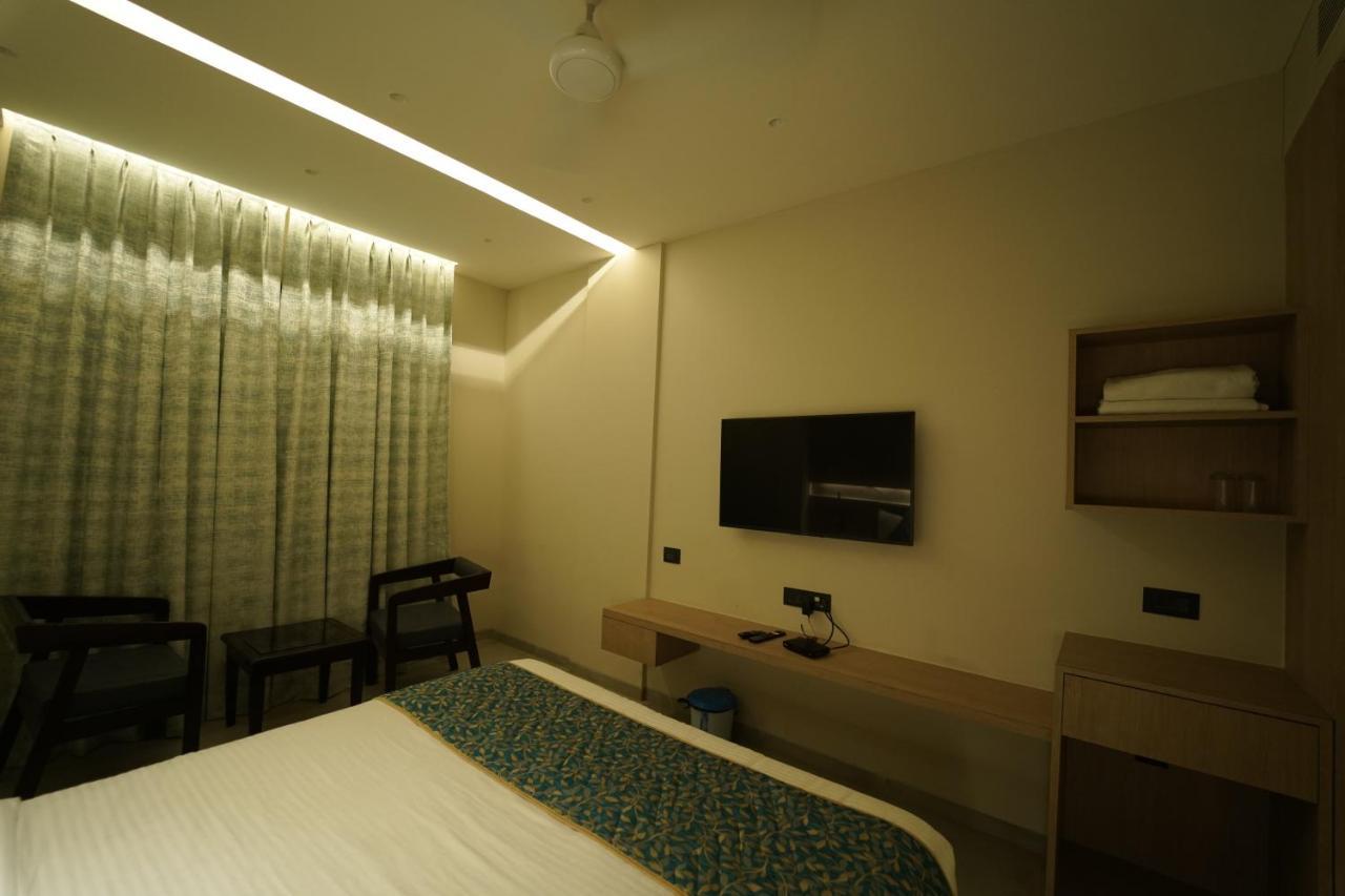 Hotel Laksh Raipur  Bagian luar foto