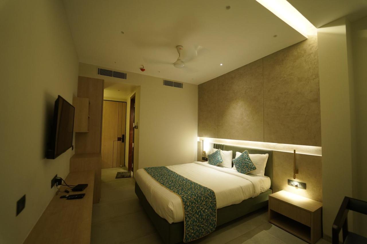 Hotel Laksh Raipur  Bagian luar foto