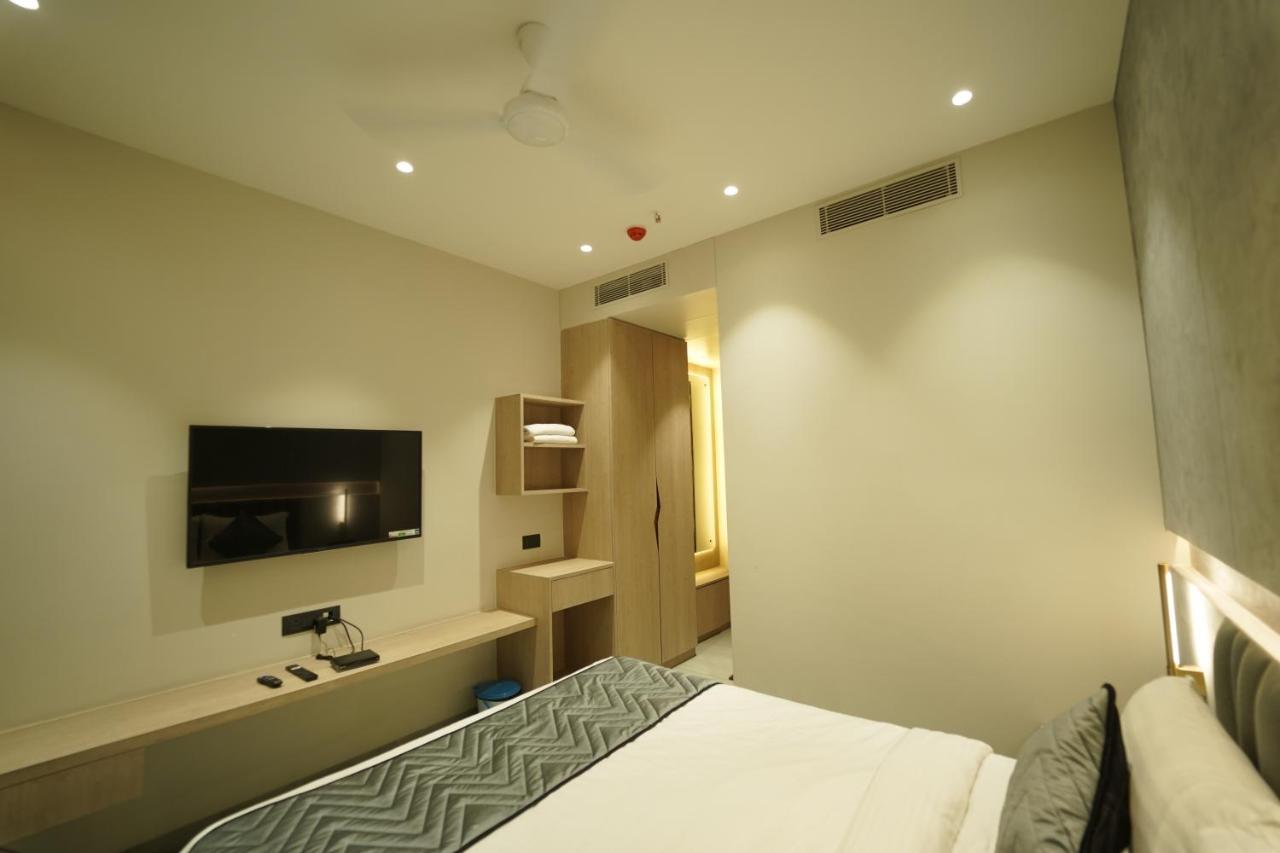 Hotel Laksh Raipur  Bagian luar foto