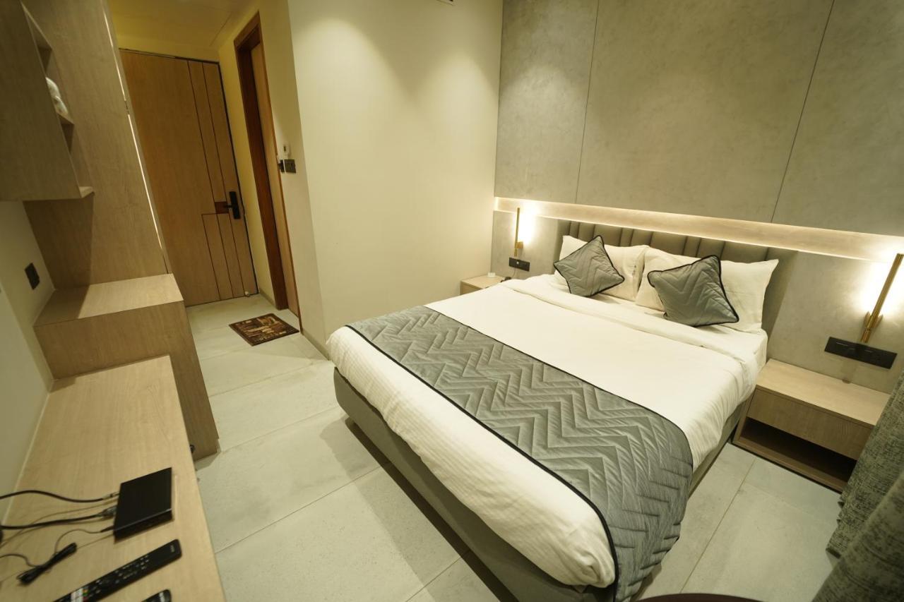Hotel Laksh Raipur  Bagian luar foto